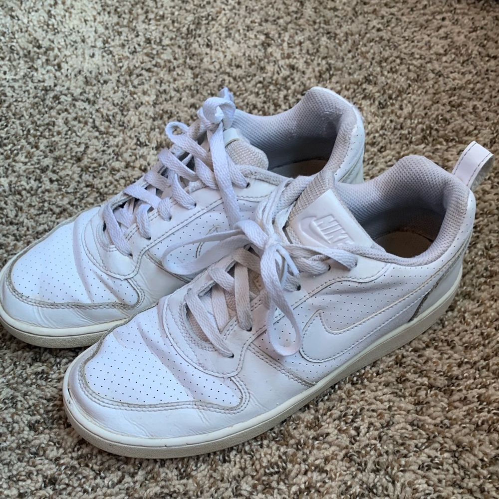 Size 9 Nike White Shoes